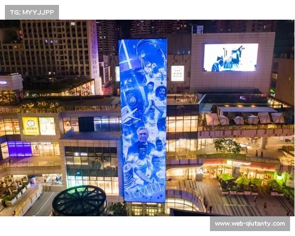 布达佩斯决赛场地灯光秀启动，欧冠主题点亮城市地标